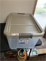 19gal Plastic Storage Tote (lid cracked)