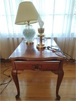 Bassett End Table and 2 Lamps