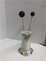 Hat pin holder with 2 hat pins
