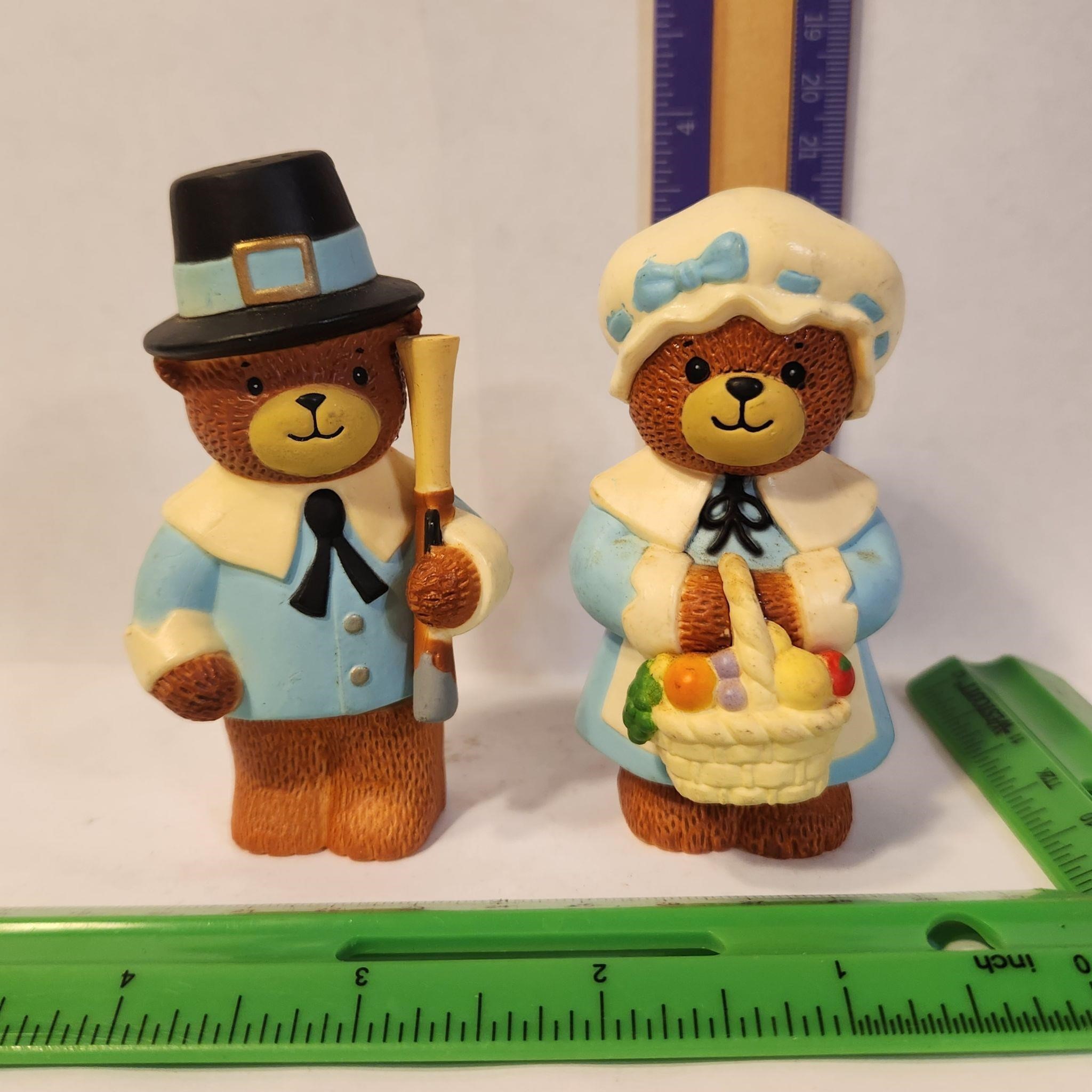 Enesco Salt&Pepper shaker pilgrim bears