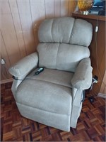 Golden Power Lift/ Reclining Chair. Excellent