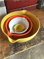 4 mixing bowls