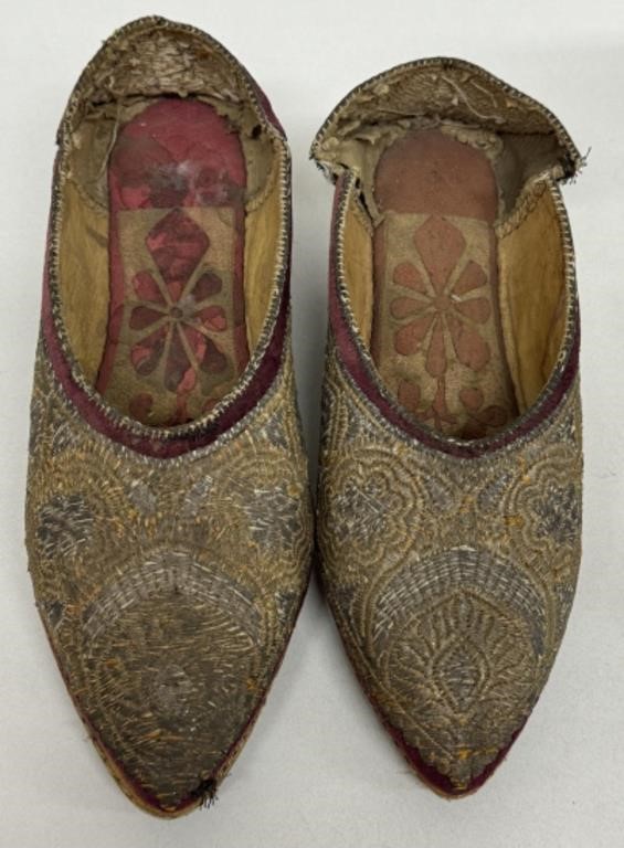 ANTIQUE EMBROIDERED SHOES