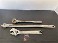 Craftsman 10" Crescent Wrench & Breaker Bar