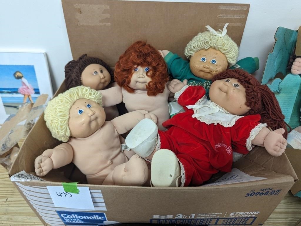 Lot of Cabbage Patch Dolls