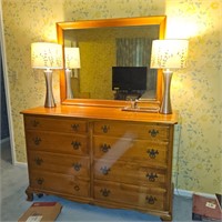 DRESSER WITH MIRROR AND LAMPS