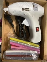 DYELQI Hot Glue Gun, Mini Glue Gun Kit with 40pcs