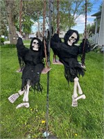 Swinging Reaper Ghost Skeleton