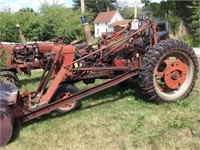 Farmall "H" tractor and loader, runs/drives, has