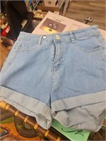 M jean shorts
