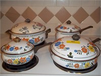 4 Porcelain Pots W/ Lids