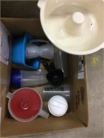 Miscellaneous plastic containers (small)