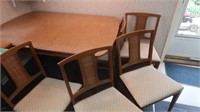Kitchen Table w/5 Chairs & 2 Leaves