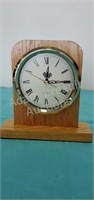 Handcrafted Oak 5 inch mantel clock, battery