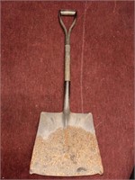 METAL SHOVEL W/ WOODEN HANDLE