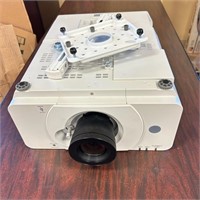 NEC NP- P525UL 5200 LUMIN PROJECTOR