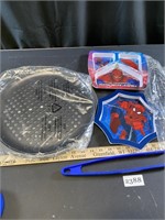 Kiddo Spiderman Plates, Pan & Tongs