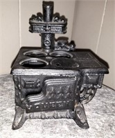 Cast Iron Queen cast toy stove