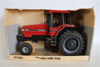 ERTL CASE INTERNATIONAL 7120 TRACTOR WITH CAB