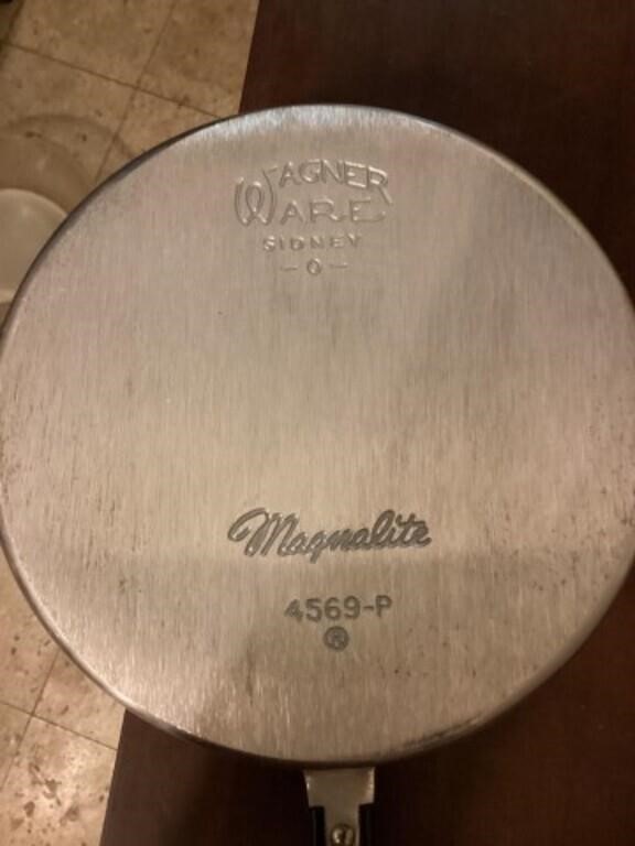 Wagner fry pan  magnalite sidney with lid