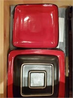 Set of Red and black square dishes