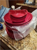 Set of red bowls & Lard plates