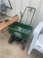 LAWN SEEDER