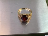 14k Gold Ring w/Garnet Colored Stone