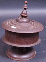 An early round thread holder with lid,