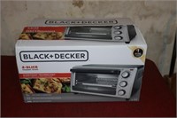 Black & Decker 4-Slice Toaster Oven (NIB)