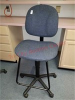 Adjustable bar height rolling office chair.
