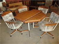 Kitchen Table w/ 4 Rolling Chairs