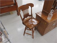 Swivel pressback chair/stool