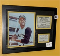 ROBERTO CLEMENTE FRAMED PICTURE 12X16 WITH STAT