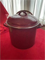 Large soup pot