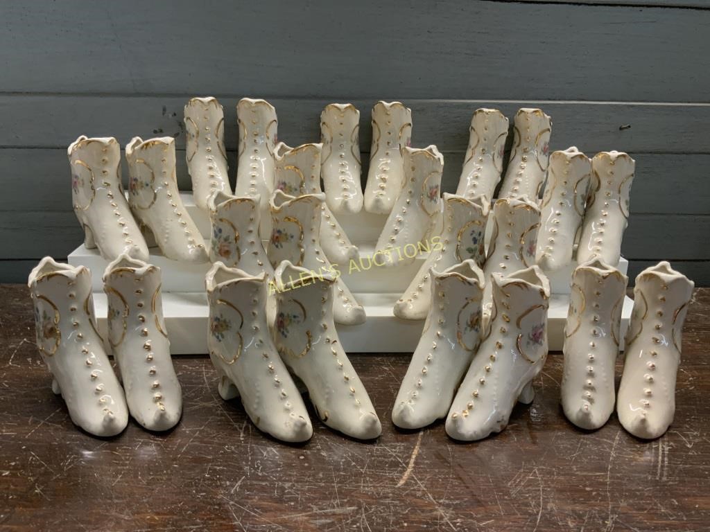 12 PAIRS OF PORCELAIN SHOES