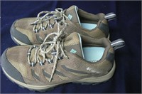 PAIR OF COLUMBIA LIGHT WEIGHT HIKER SIZE 8.5