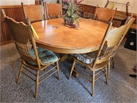 MODERN OAK DINNING ROOM TABLE W/6-PRESSED BACK