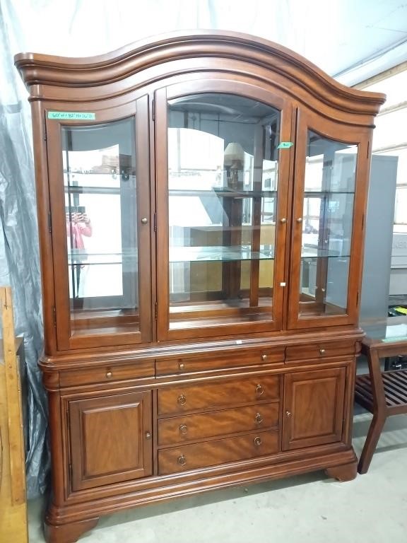 Lovely China cabinet. Lots of great storage!
