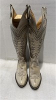 Size 4.5 B cowboy boot