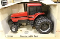 ERTL CASE INTERNATIONAL TOY TRACTOR WITH CAB