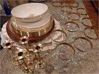 LARGE VARIETY OF GOLD AND BRASS ITEMS