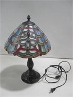 18.5 Vtg Tiffany Style Lamp Powers On