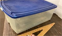 Rubbermaid tote with lid