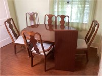 Dining Room Table & 6 Chairs with Leaf