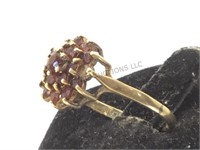 10 k gold ring w/red gemstones, size 7