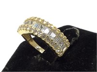 14 k gold ring w/clear gemstones, size 5.5