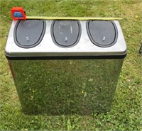 3-section garbage can good condition