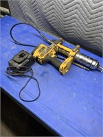 Dewalt cordless grease gun comes with charger, no