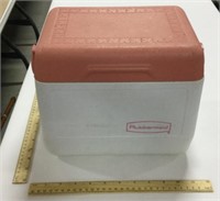 Rubbermaid cooler-11x8x9 in